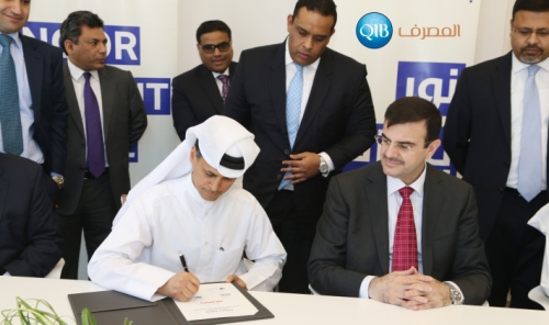 Photo showing a signing ceremony between banking institutions.
