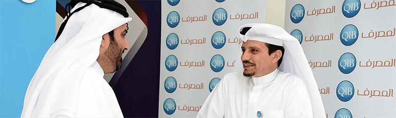 لافتة تعلن عن مشاركتها في معرض وظائف جامعي.