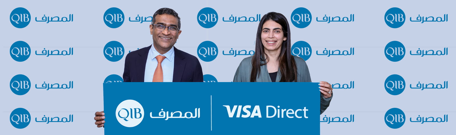 لافتة الشركات تعرض خلفية إعلان الشراكة والممثلين.