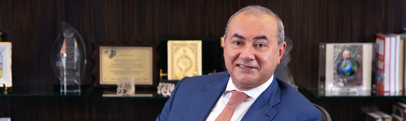 شعار المنزل يسلط الضوء على الرئيس التنفيذي للمجموعة