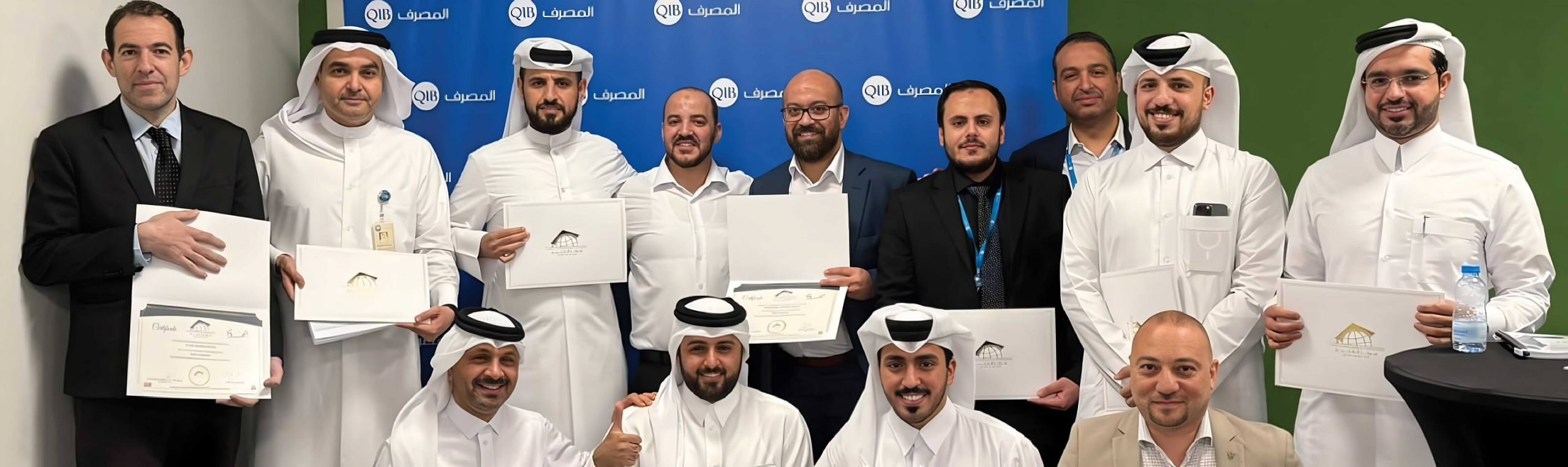 لافتة الصفحة الرئيسية التي تعرض نمط هوية العلامة التجارية المتكرر