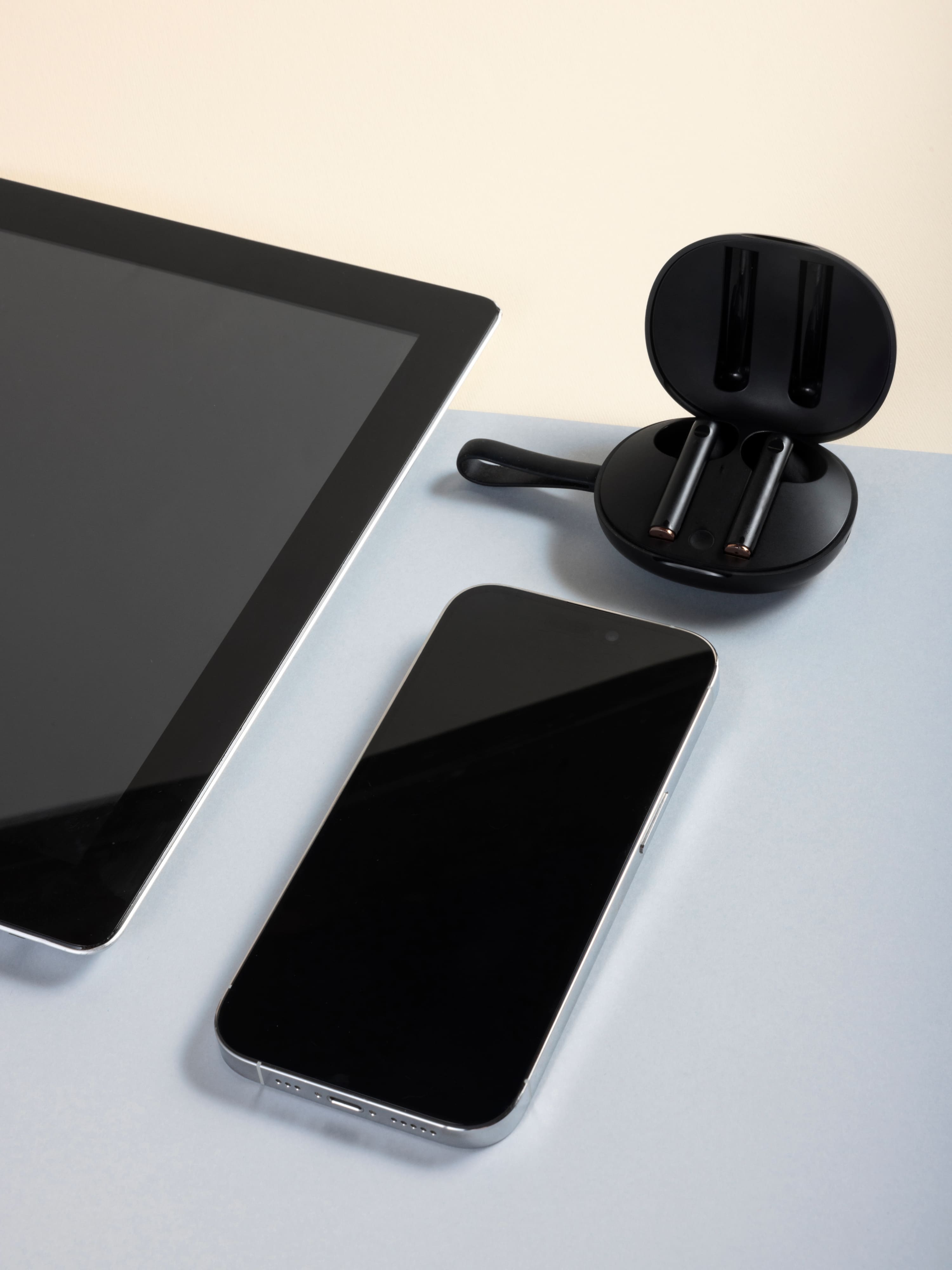 Carousel banner promoting mobile and tablet offers.