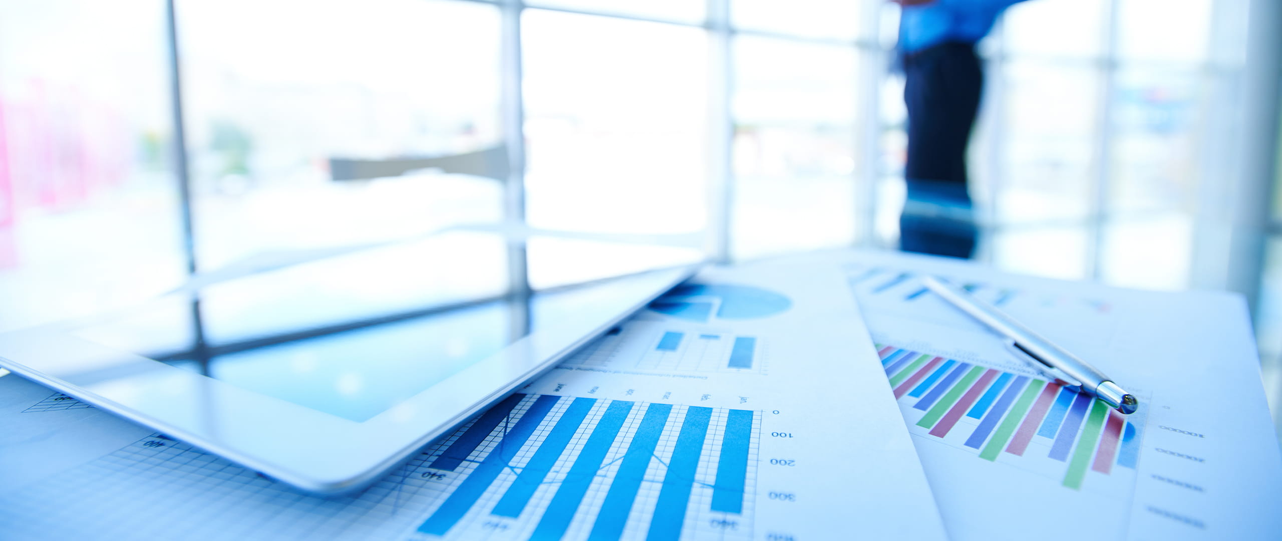 Banner promoting financial independence planning.
